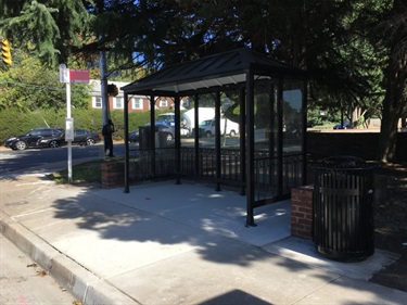 Bus stop at Mt. Vernon Avenue and South Glebe Road, after improvements