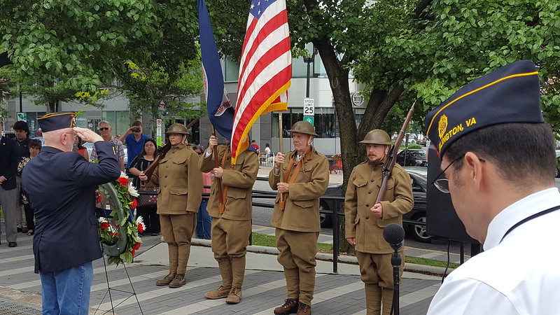 Soldiers at Memorial Day 2017 Clarendon